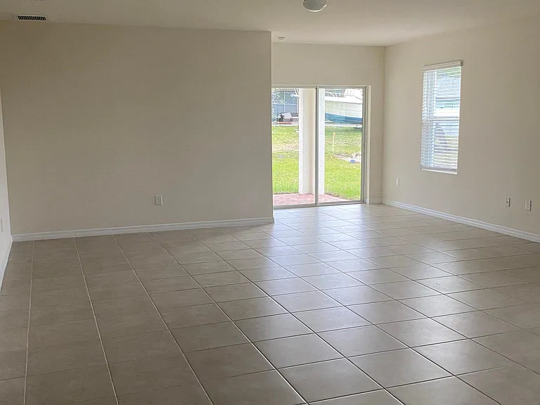 1207 SW Embers Ter — Photo 13