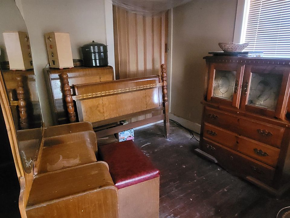 14th image of 114 Eclipse St