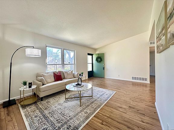 4th image of 11118 Whispering Oaks Dr