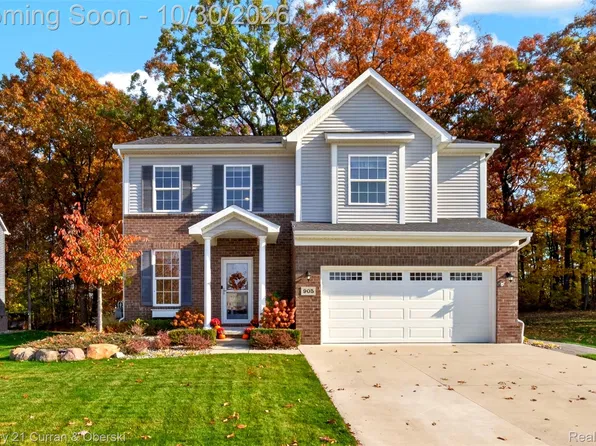905 Jennifer Ct, South Lyon, MI 48178