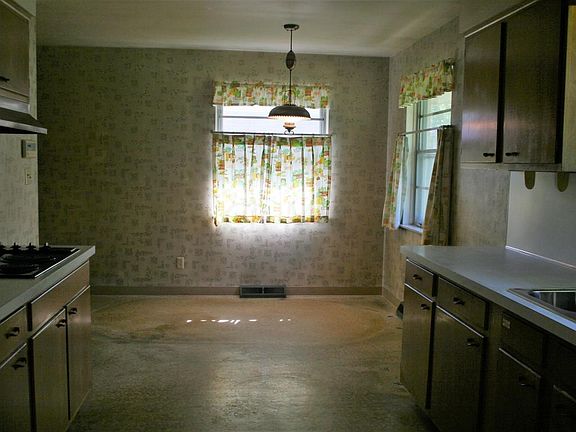 5th image of 3499 Darbyshire Dr