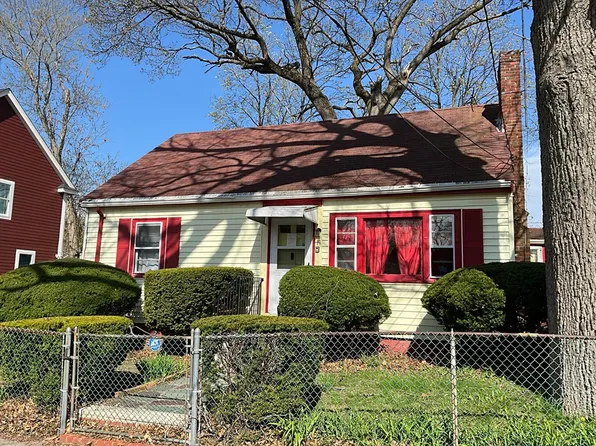 14 Oakcrest Rd, Hyde Park, MA 02136