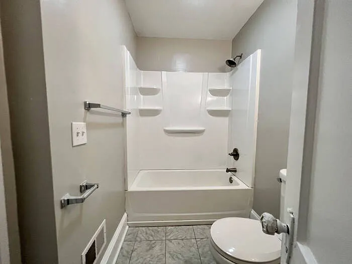 319 Howard St — Photo 35