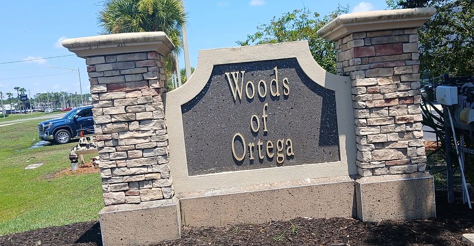 1st image of 6915 Ortega Woods Dr