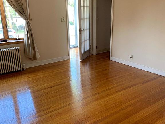 4th image of 42 Sawyer Ave