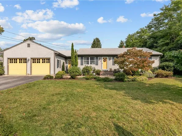 67 Berry Ln, Bristol, RI 02809