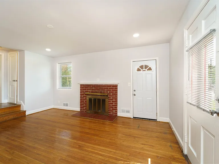 10024 Lorain Ave — Photo 4