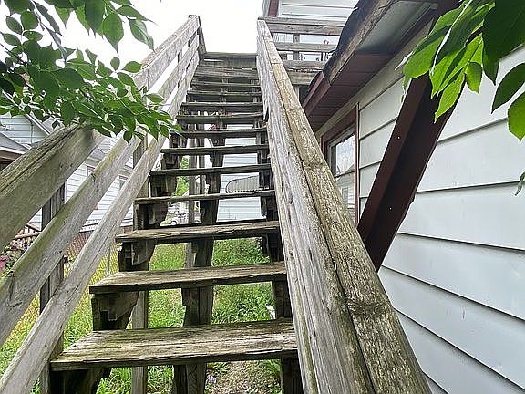 3rd image of 2302 S Niagara St