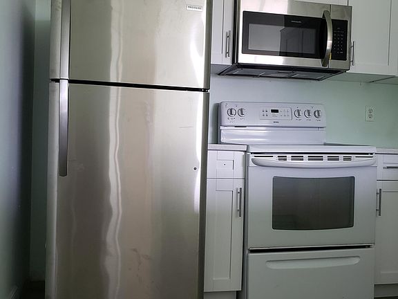 2nd image of 2202 NE 8th Pl