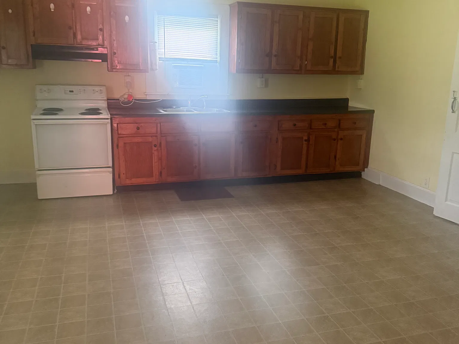 2 bed, 1100 sqft, $850 — Photo 2