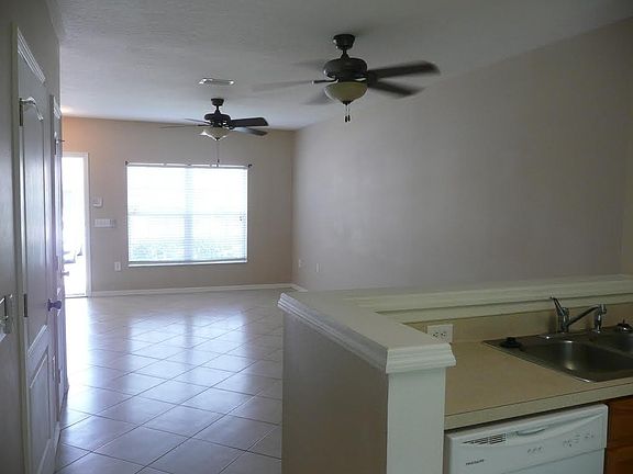 4th image of 1327 Hampton Park Ln