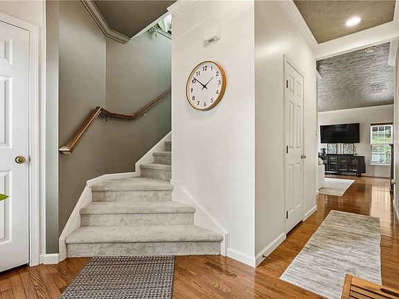 5th image of 181 Southern Valley Ct
