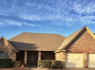 100 Hancock St, Clute, TX 77531