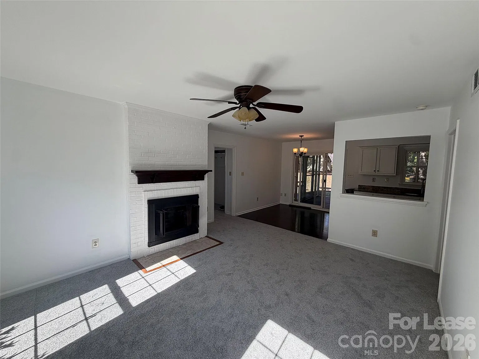 3 bed, 2.5 bath, 1793 sqft, $2,400 — Photo 2