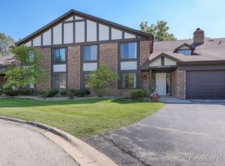 5844 Buck Ct #6, Westmont, IL 60559