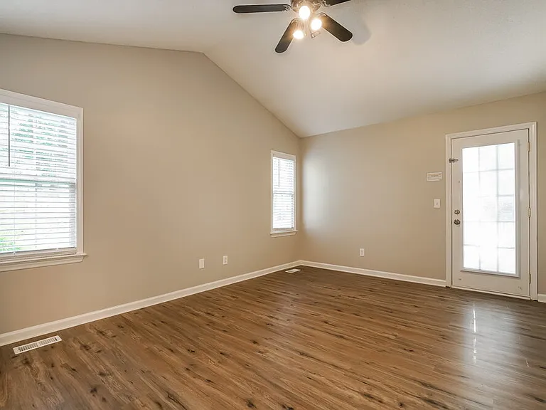 2100 Havering Pl — Photo 9