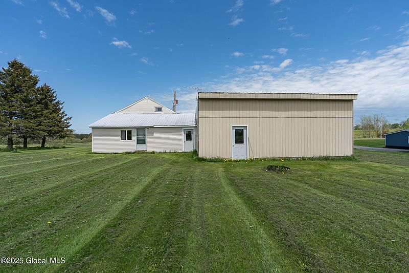 3rd image of 1536 Pinckney Road