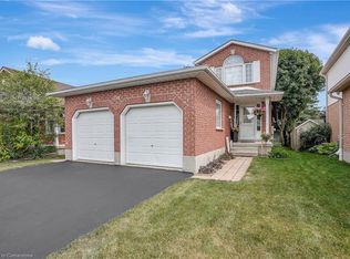 338 Carriage House Ct, Waterloo, ON N2K3W8