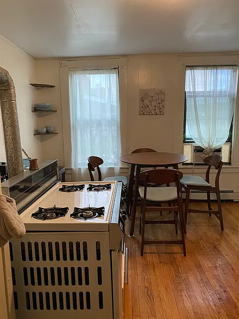 Studio, 450 sqft, $2,400 — Photo 4