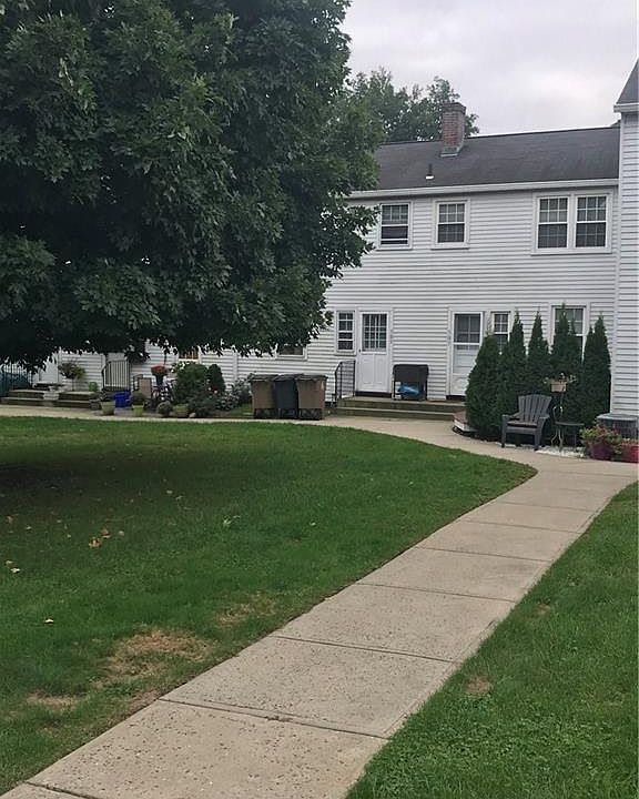 2nd image of 305 Sylvan Knoll Rd
