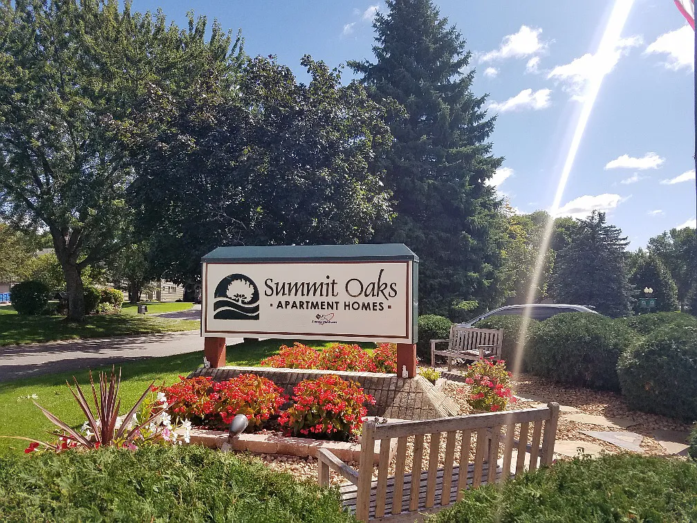 Summit Oaks Apartments — Photo 2