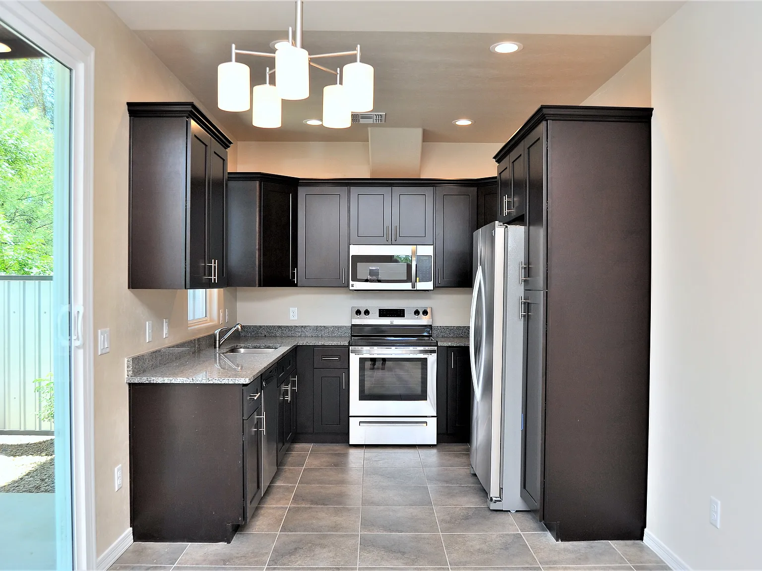 3 bed, 2.5 bath, 1500 sqft, $1,875 — Photo 3