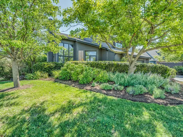2193 Charlotte Ct, Wheaton, IL 60189