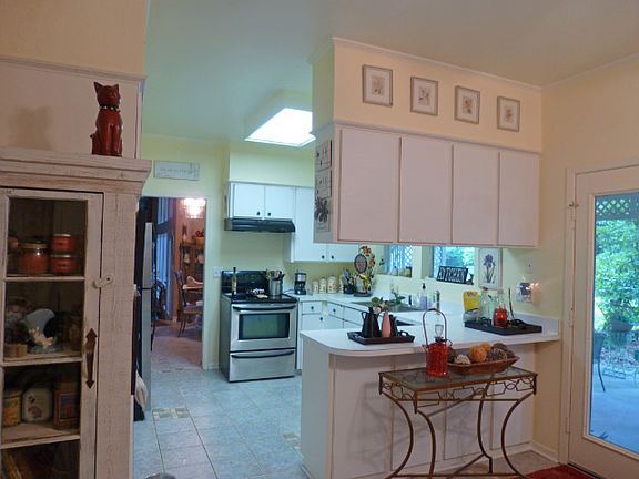 3rd image of 963 Hunterwood Dr