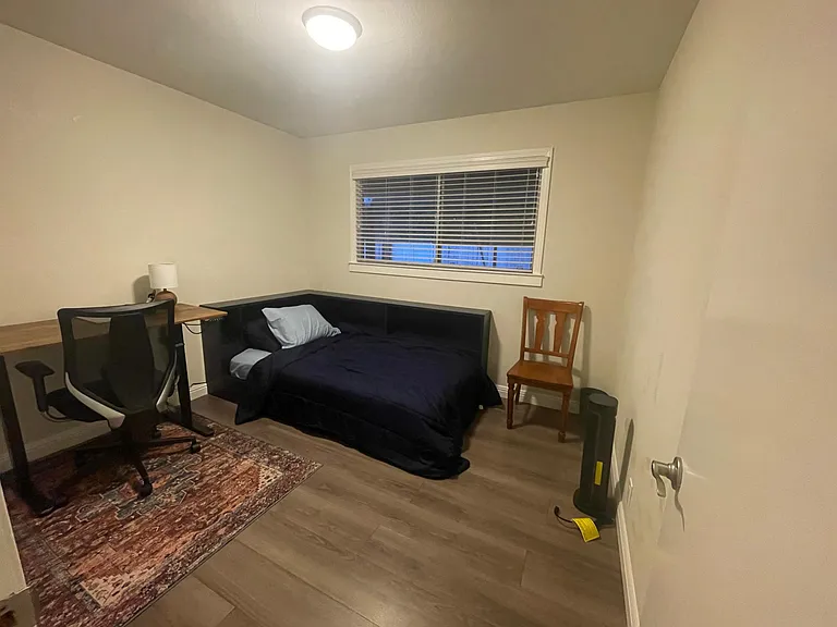 110 Gladys Ave #B — Photo 15