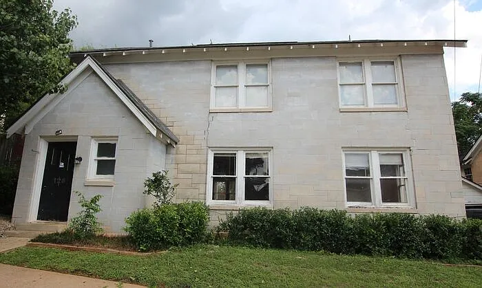 2 bed, 1.0 bath, 1170 sqft, $1,050 — Photo 1