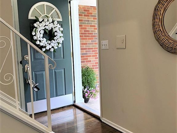3rd image of 6107 Wayside Ct