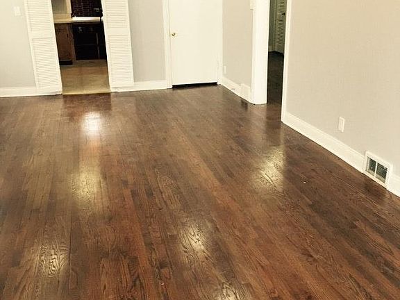 5th image of 5327 N Northwest Hwy #1