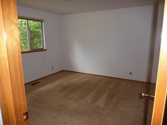3rd image of 110 154th Pl NE