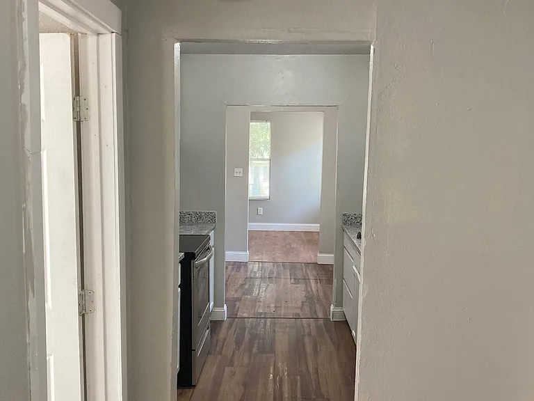 616 E Gandy St — Photo 16