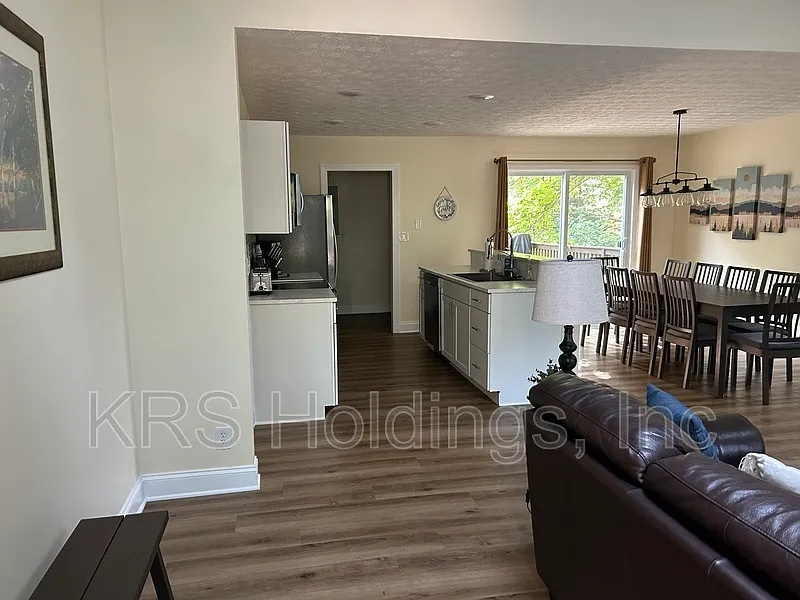 3 bed, 3.0 bath, 1781 sqft, $2,000 — Photo 4