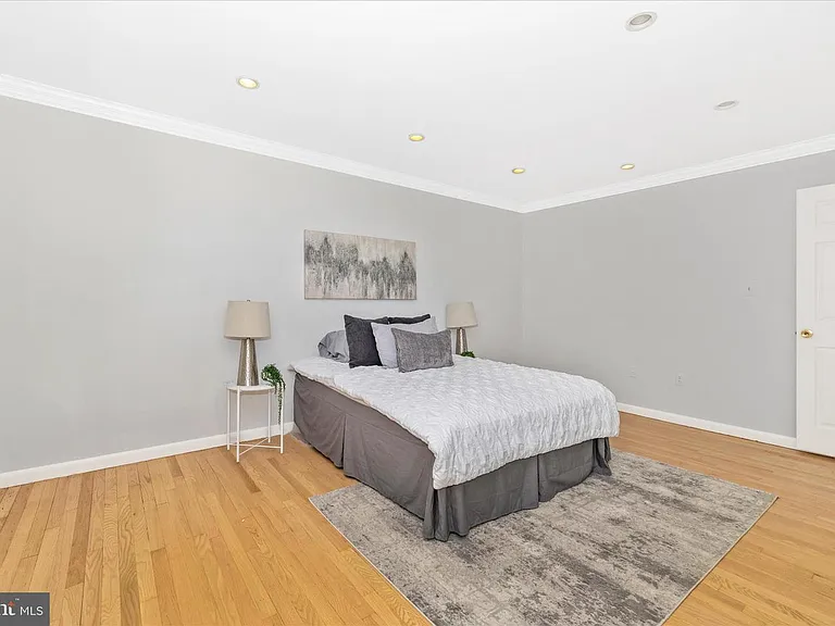 674 College Pkwy — Photo 25