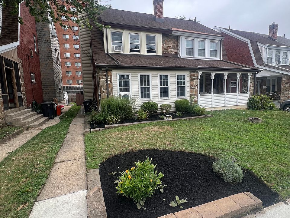 1st image of 907 W 24th St