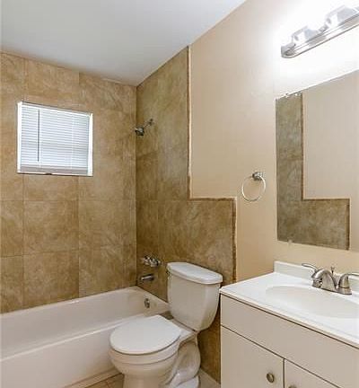 4th image of 4551 W Oakland Park Blvd