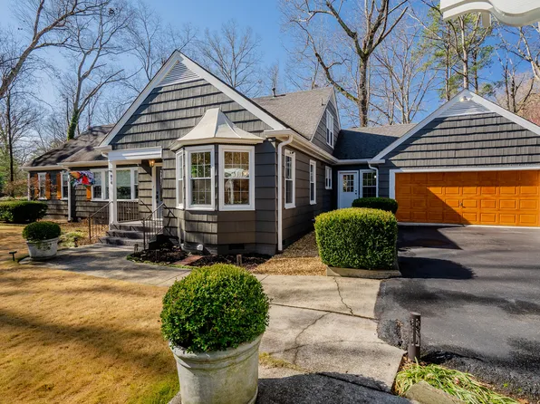 816 Dogwood Ln, Dalton, GA 30720