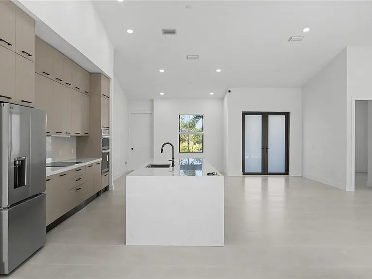 14687 Lillian Cir — Photo 5