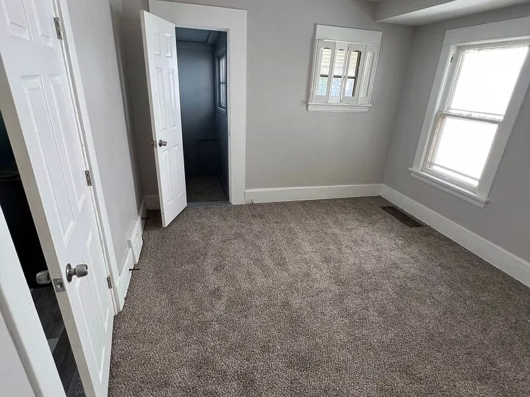 15912 Parkgrove Ave — Photo 6