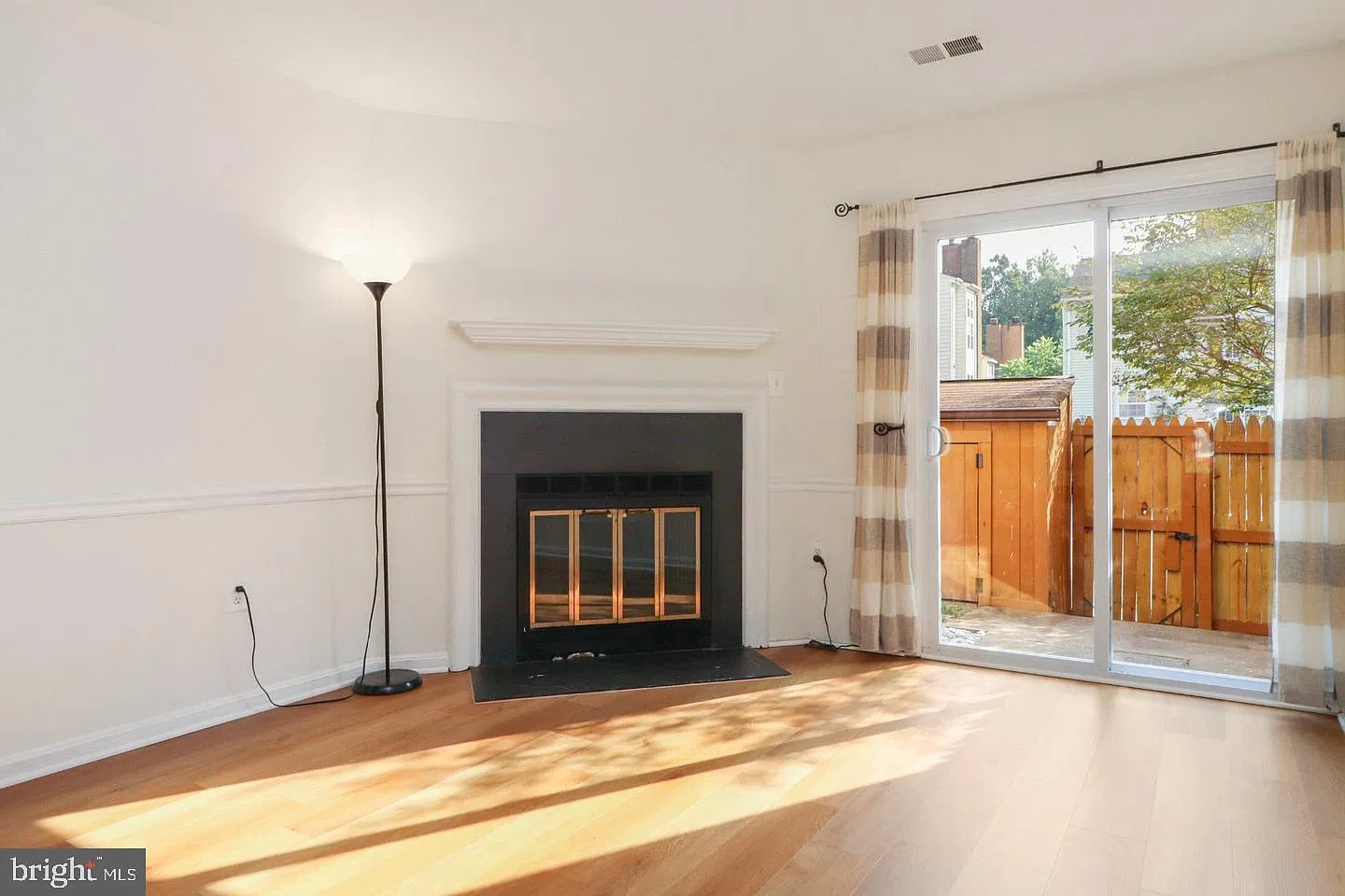 3 bed, 2.0 bath, 1129 sqft, $2,700 — Photo 4