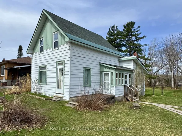135 Poyntz St, Penetanguishene, ON L9M 1P5