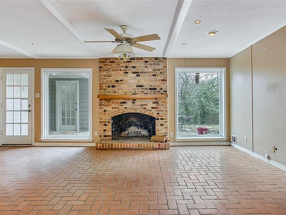 5th image of 9 Briarwood Cir