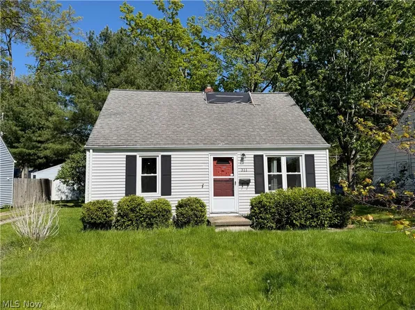 311 Inwood Blvd, Avon Lake, OH 44012