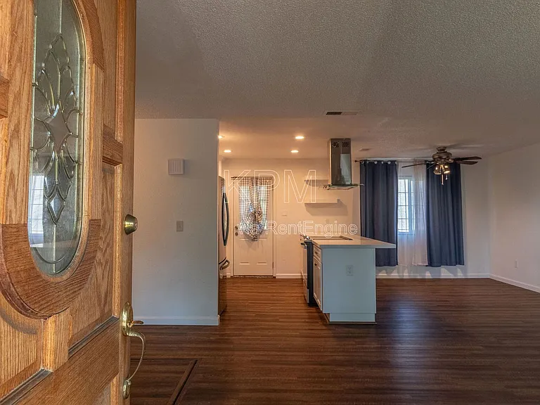 420 E Hampton St #A — Photo 2
