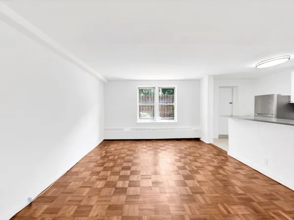 2630 Kingsbridge Terrace image 9 of 27