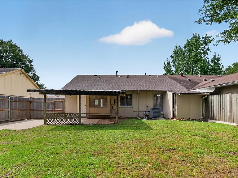 2403 Autumn Springs Ln — Photo 31