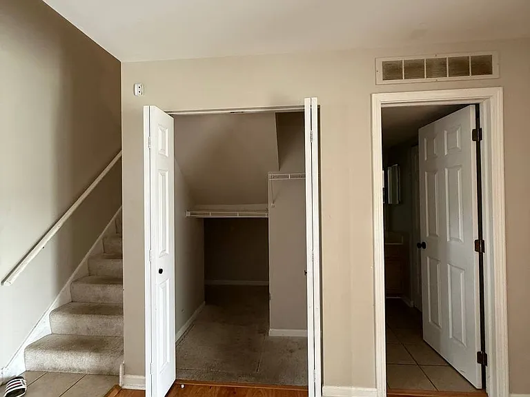 725 Daybreak Ln — Photo 3