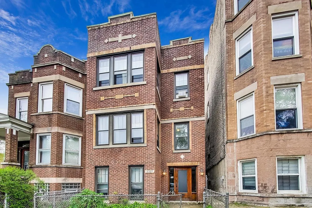 2 bed, 906 sqft, $1,950 — Photo 1